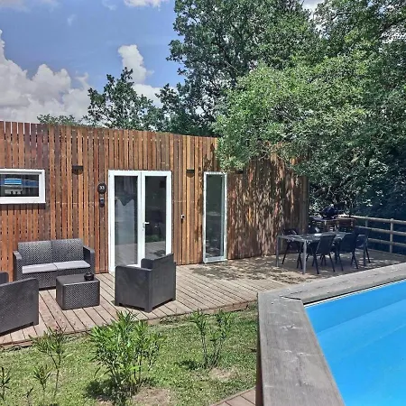 Chalet Les De L'isle Jourdain *