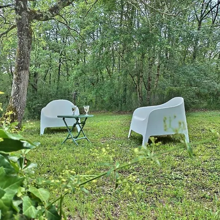 Les De L'isle Jourdain Chalet *